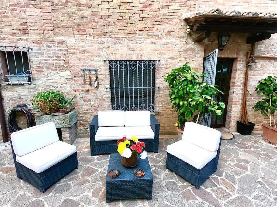 Casa Lazzaro Al Centro Di Siena Villa Kültér fotó