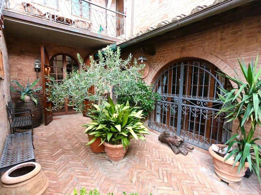 Casa Lazzaro Al Centro Di Siena Villa Kültér fotó