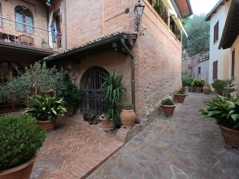 Casa Lazzaro Al Centro Di Siena Villa Kültér fotó