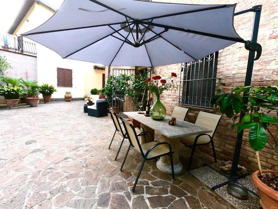 Casa Lazzaro Al Centro Di Siena Villa Kültér fotó